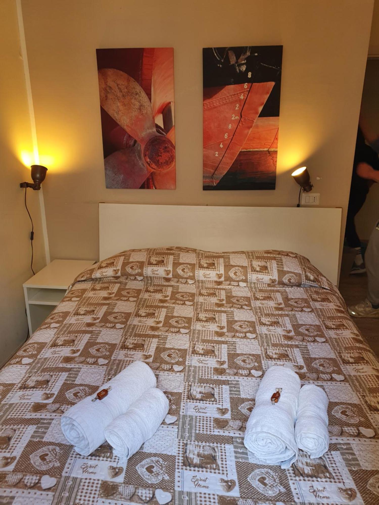 4Rooms Guest House Free Wi-Fi Salerno Exterior photo